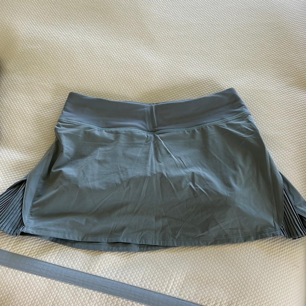 Lululemon skirt size 6